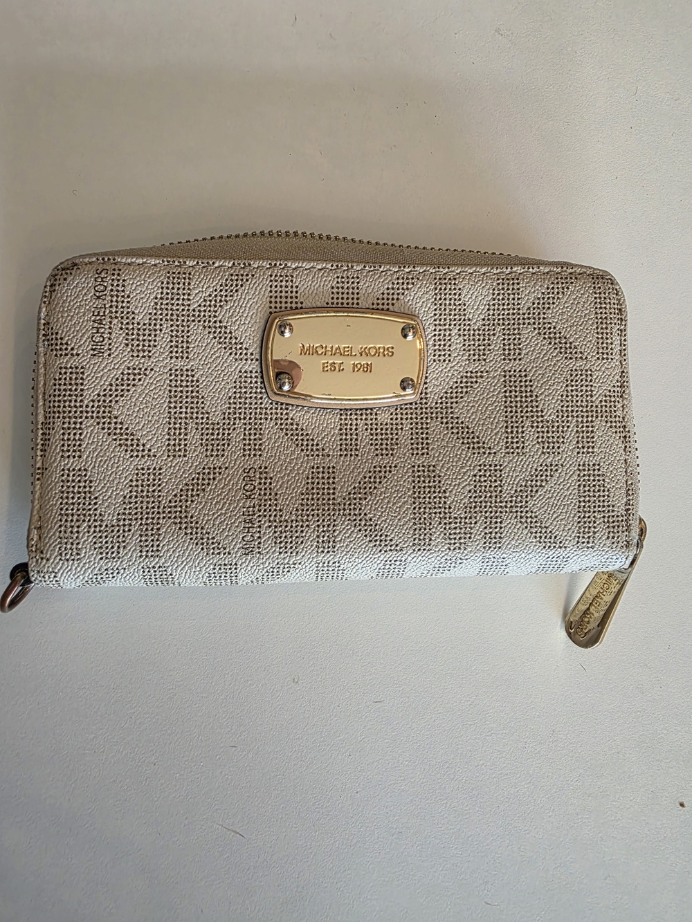Michael Kors JetSet Vanilla Continental Signature Zip Wallet